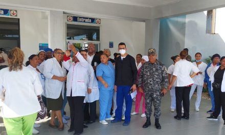 Denuncian nepotismo desmedido, falta insumos y deuda al personal en hospital