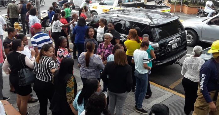 Empleados de cabildo de SC participan en simulacro de terremoto
