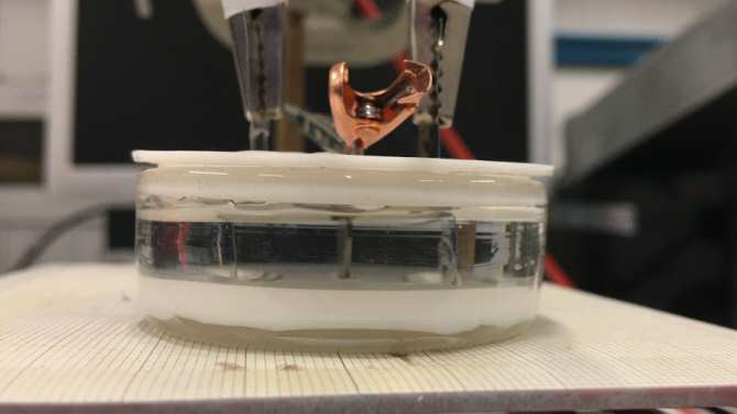 Primer dispositivo inalámbrico para hacer aparecer magnetismo en materiales no magnéticos