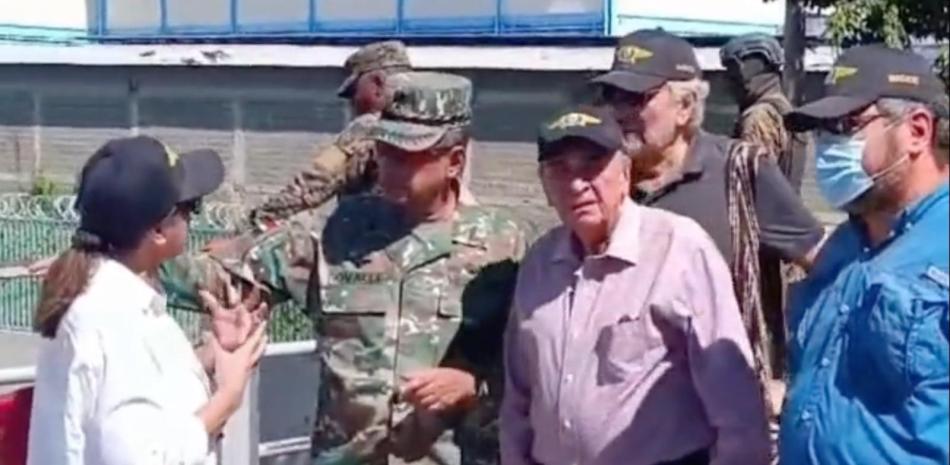 Los embajadores de cuatro países observan situación de la frontera