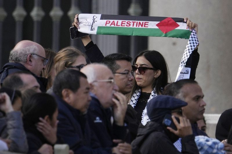 Papa recibe a delegados israelíes y palestinos