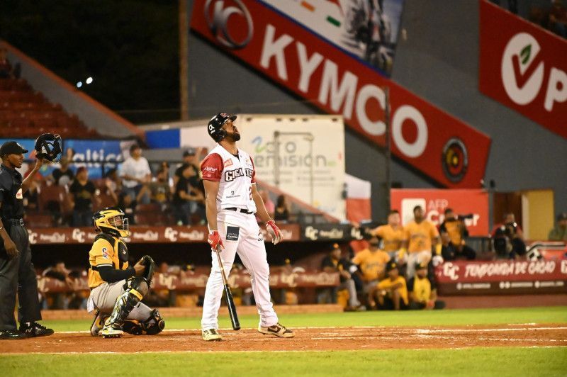 Jonrón 40 de Peguero da triunfo a Gigantes sobre Águilas