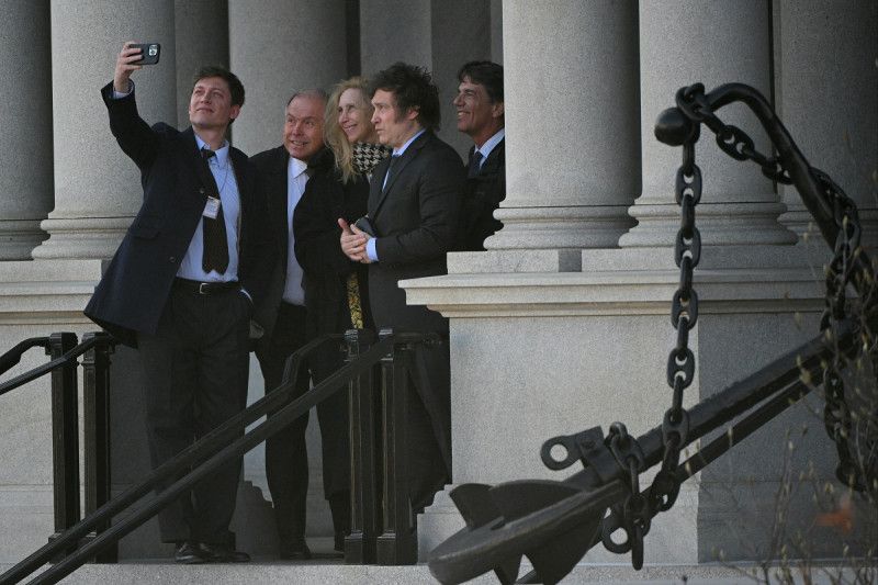 Milei se reúne con asesores de Biden en la Casa Blanca