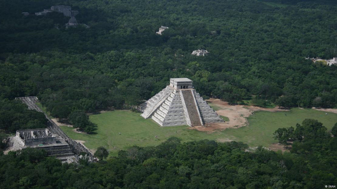 México: emerge rostro esculpido de guerrero en Chichén Itzá