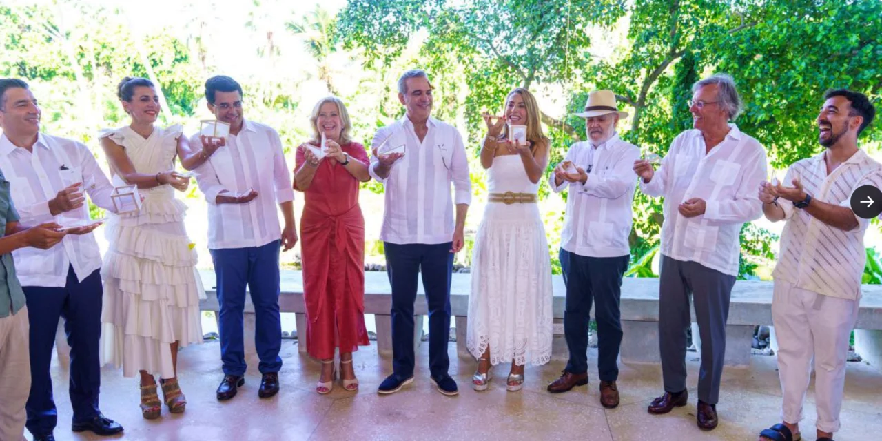 Crónica del infiltrado en la reinauguración del Cayo Levantado