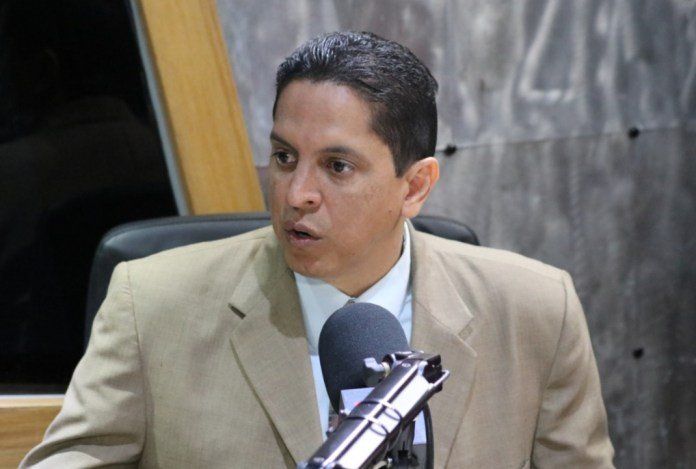 Infectólogo pide a dominicanos en el exterior venir vacunados