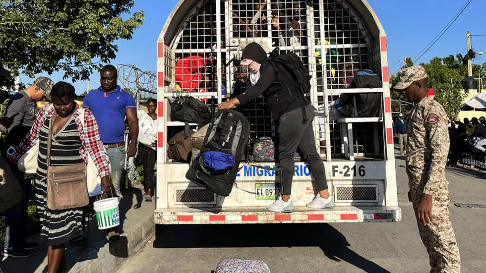 Haitiana desaparece tras lanzarse al río Duey para escapar de policía migratoria