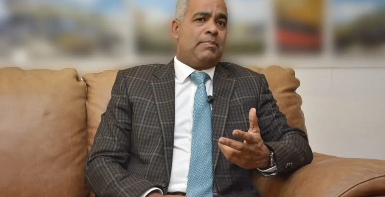 Joel Santos: “No renegociar contrato con Aerodom dañaría el turismo”