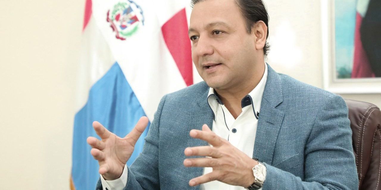 Alcalde de Santiago denuncia Policía retuvo personal y equipos de ese cabildo