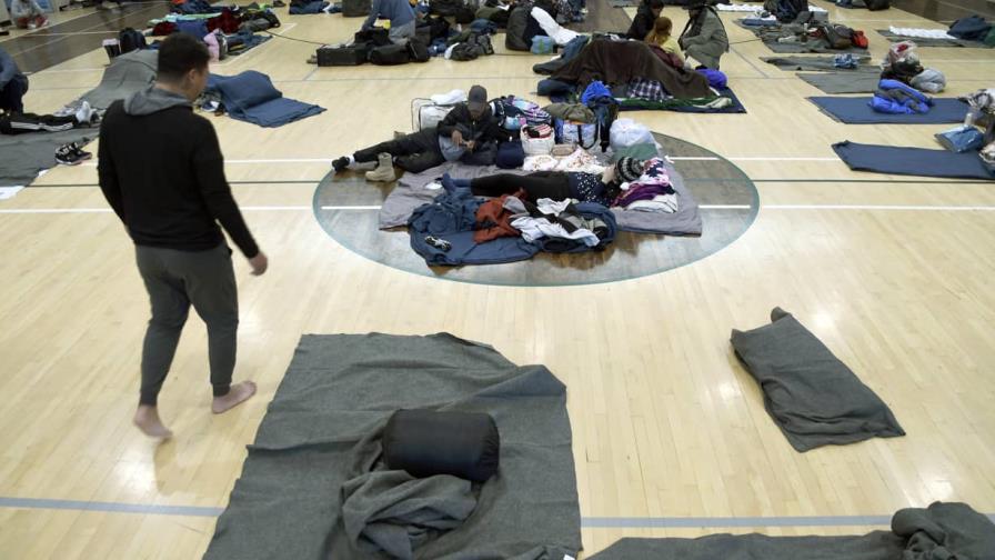 Alcaldes de cinco ciudades de EE.UU. piden reunión con Biden por crisis migratoria