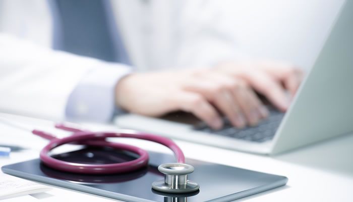 Cómo elegir el curso de medicina adecuado para tu carrera profesional