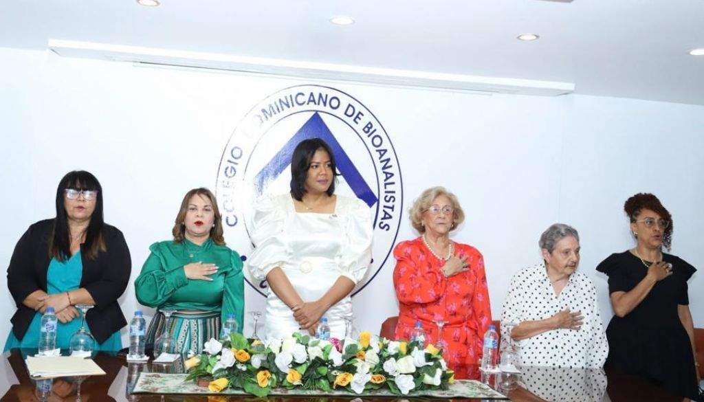 Colegio Bioanalistas juramenta como presidenta a la maestra María Esther Santos
