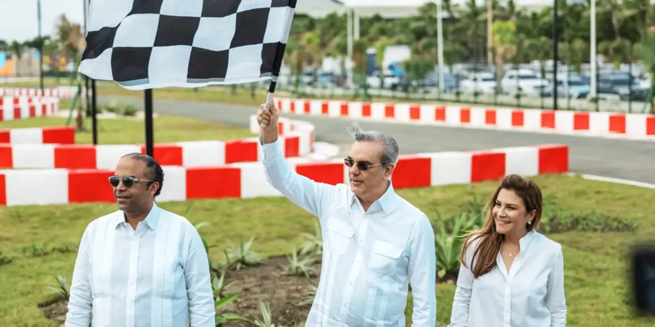 Presidencia y Alcaldía del Distrito entregaron ayer el Paseo Marítimo
