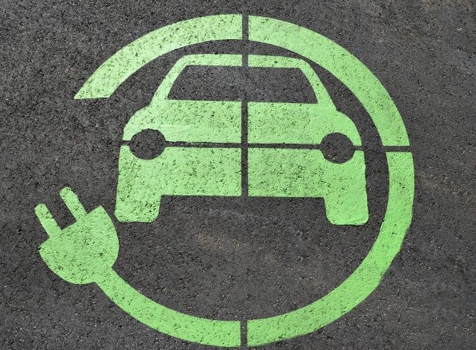 Sistemas innovadores para la recarga eléctrica de vehículos integrados en las carreteras