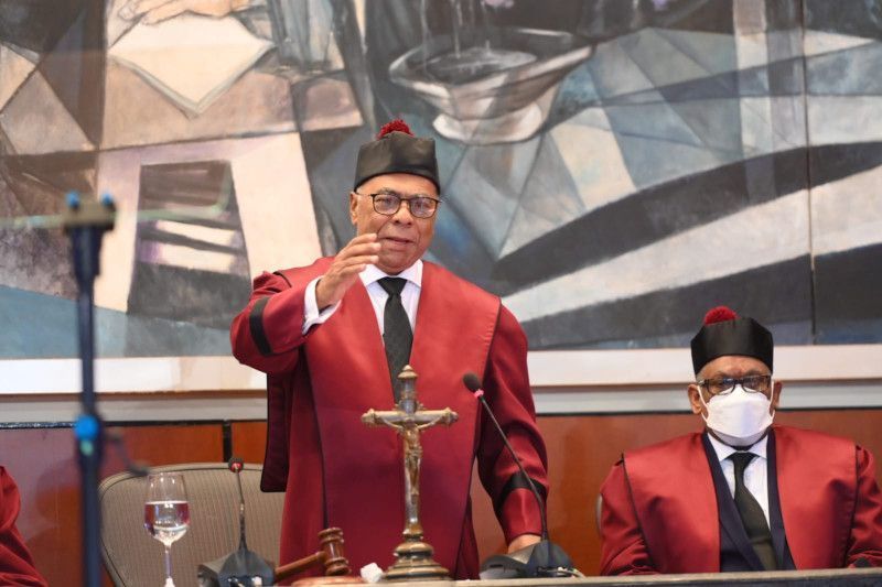 Ray Guevara sugiere que incluyan a dos juezas en el TC