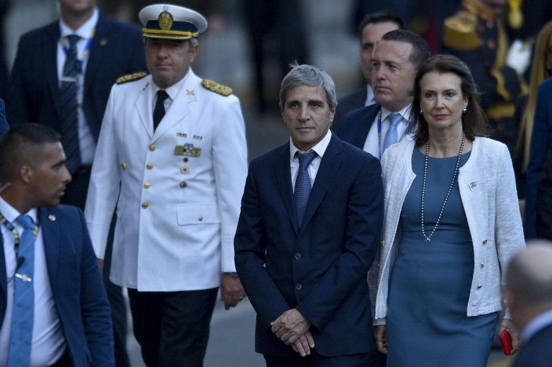 Ajustes incluyen despidos, menos subsidios en energía