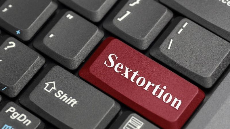 La horrible amenaza de extorsión detrás de las pantallas: falsas acusaciones de pornografía infantil en línea