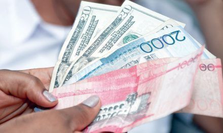 Canjeadores de divisas venden dólar estadounidense hasta RD$59