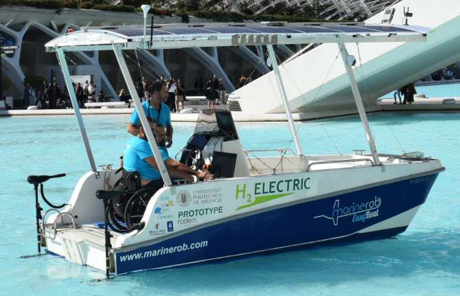 Embarcación con propulsión solar y de hidrógeno verde
