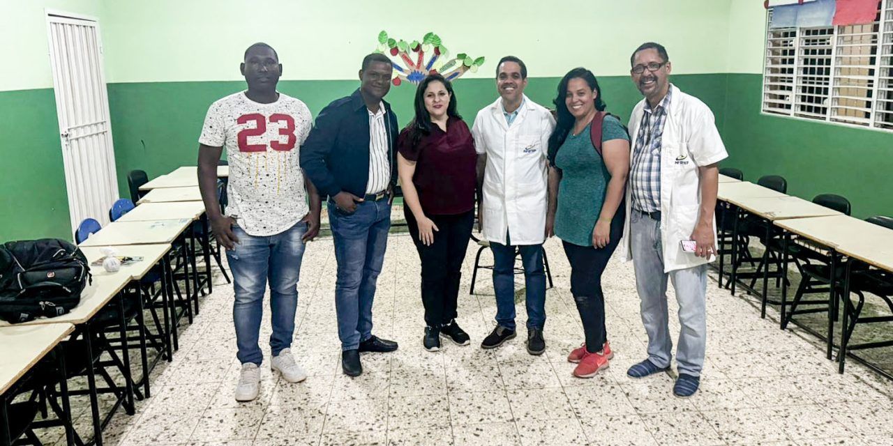 Capacitan guardaparques, guías y comunitarios de Pedernales