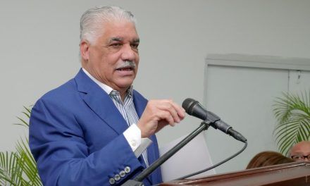 Miguel Vargas critica aumento precios de viviendas; dice PRM no ganará ni comprando silencio