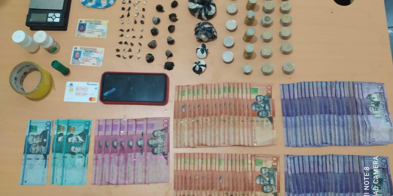 Autoridades apresan hombre, hallan dinero y drogas en Polo-Barahona