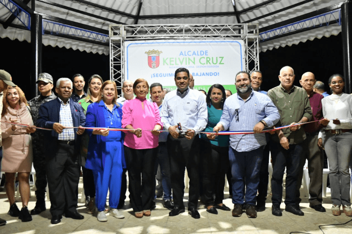 Alcalde Kelvin Cruz inaugura parque en Las Uvas con inversión de RD$ 10 millones. Otras Noticias Municipales