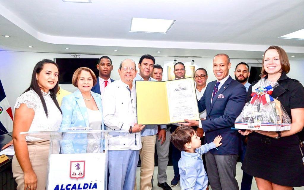 Alcaldía reconoce embajador de Guyana como Huésped Distinguido de Higüey