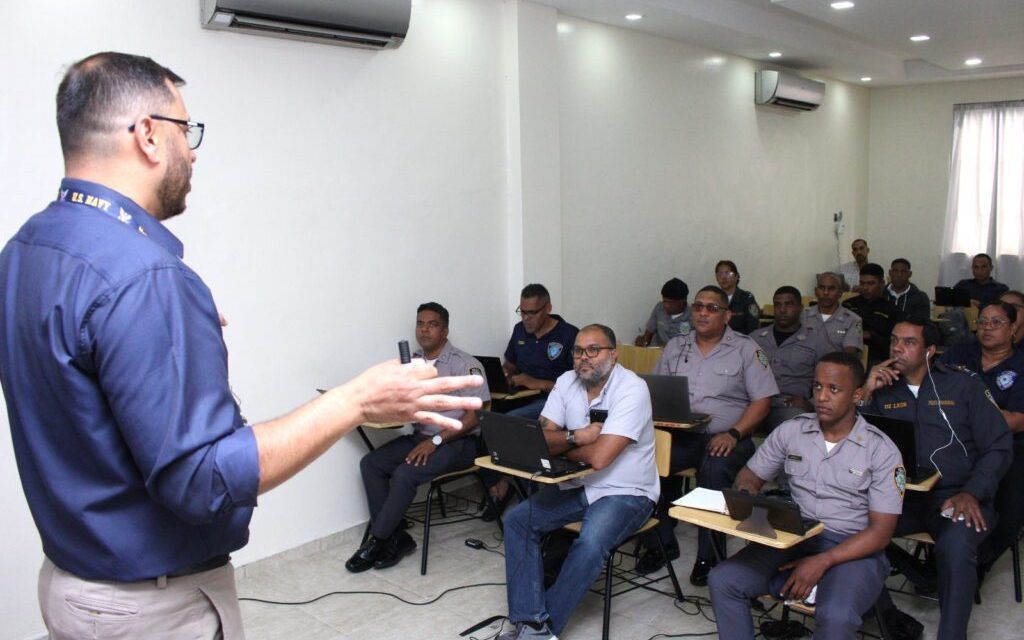 Policías técnicos reciben taller en diseño de implementación de moderno Sistema Mototrbo DMR Tier III (Capacity Max).