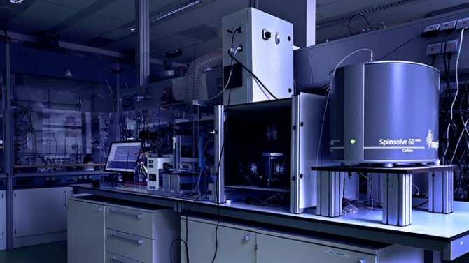 RoboChem, el robot con inteligencia artificial para investigación química acelerada