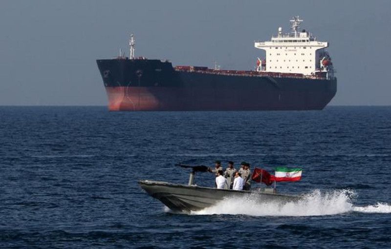 Iraníes toman un barco petrolero