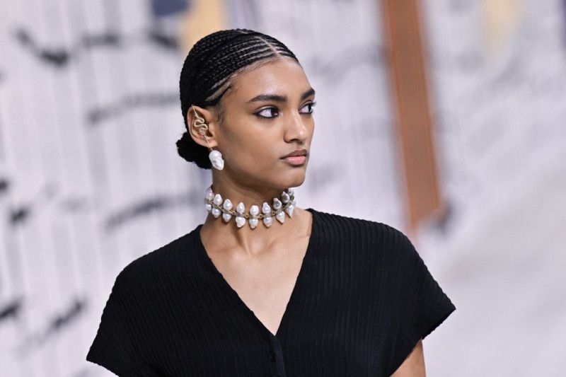 Dior viaja a Oriente para la primera jornada de alta costura en París