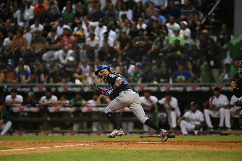 A ley de una victoria para repetir título, Licey se impone 8-5 a las Estrellas