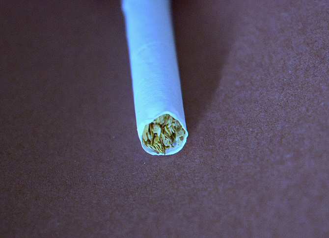 ¿Cigarrillo electrónico o terapia tradicional de reemplazo de nicotina, para dejar de fumar tabaco?