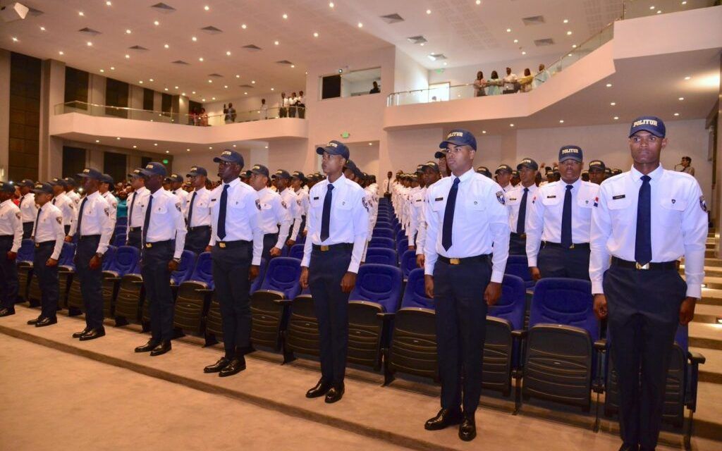 Graduación de 117 nuevos Agentes de Seguridad Turística de Politur de la XIV Promoción.