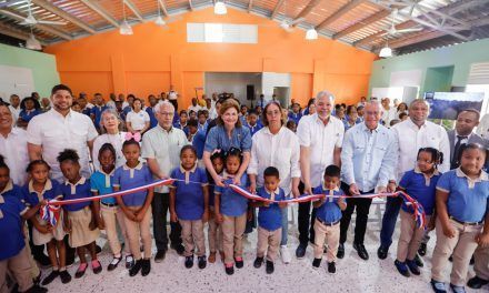 Vicepresidenta Raquel Peña inauguró escuela, muelle y campo deportivo en San Cristóbal
