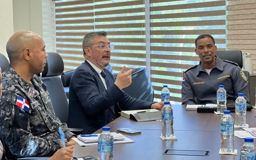 IPES fortalece relaciones interinstitucionales con universidad El Bosque de Bogotá Colombia.
