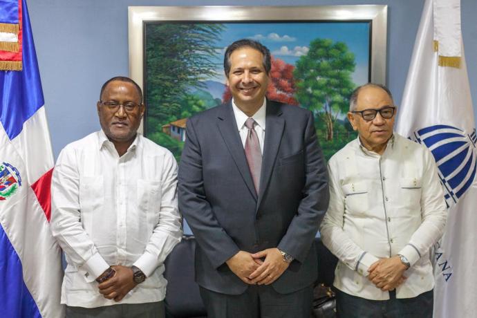 Ministro de Salud se reune con dirigentes sindicales
