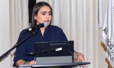 Karilyn Chabebe presenta programa de gobierno municipal al comercio organizado