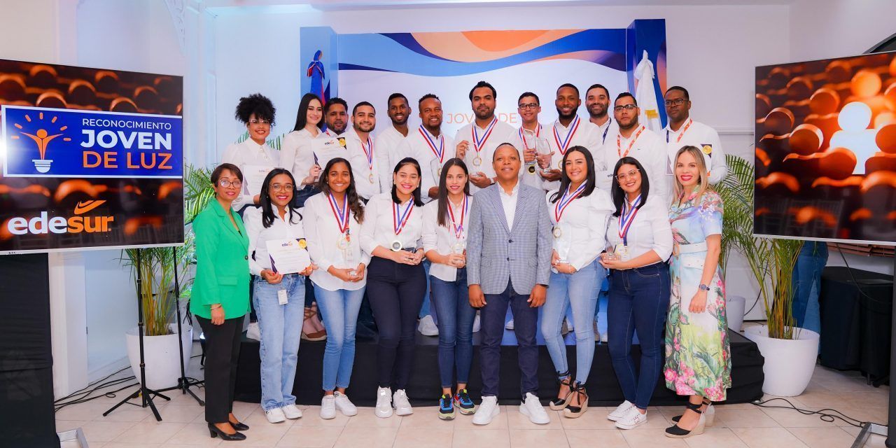EDESUR entrega el reconocimiento “Joven de Luz”, a 10 colaboradores meritorios de la empresa