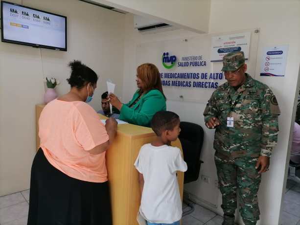 Ciudadanos expresan satisfacción con servicios ofrecidos por Programa de Medicamentos de Alto Costo de SP