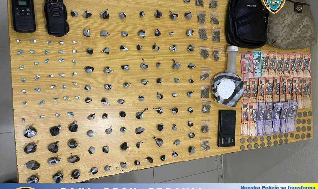 Desmantelan punto de droga en Operativos policiales de Baní La Policía reitera su compromiso con la prov. Peravia y la ciudadanía de mantener la paz pública, garantizar los derechos de los ciudadanos.