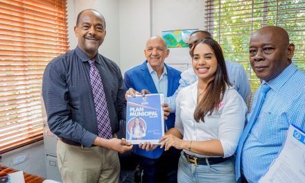 Betty Gerónimo presenta plan municipal para Alcaldía de Santo Domingo Norte