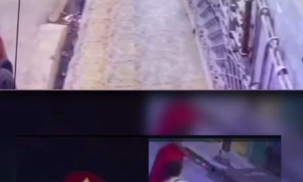 Policía identifica y persigue delincuentes captados en video robando dos motocicletas mediante asalto en primer nivel de un edificio en Capotillo.
