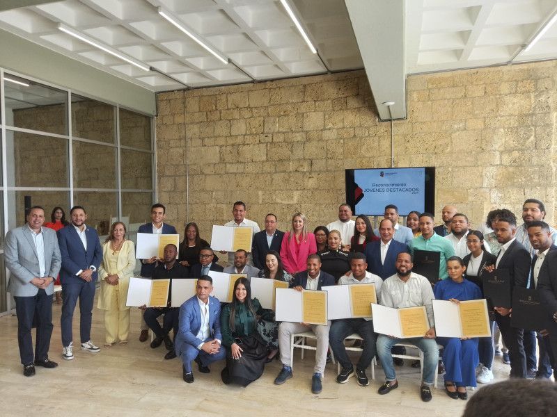 Alcaldía del Distrito Nacional reconoce jóvenes por el Día Nacional de la Juventud
