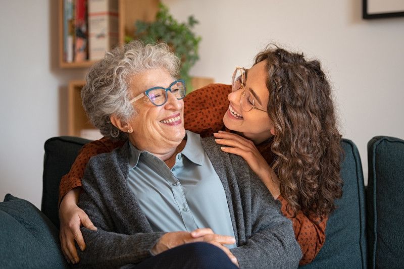La importancia de evitar que los adultos mayores se aíslen y se sientan solos
