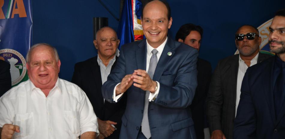 Ramfis insiste con aspiraciones presidenciales y presenta a Ernesto Fadul como compañero de boleta