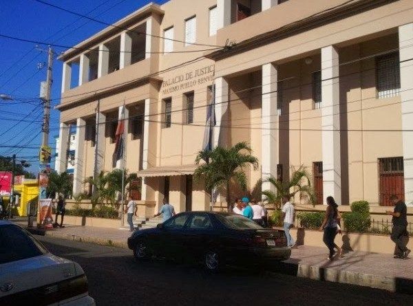 Condenan a 15 años de prisión hombre que agredió física y sexualmente a señora de 88 años en San Cristóbal