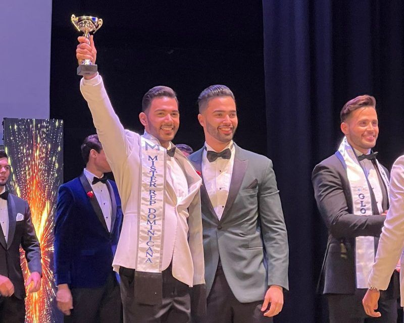 Modelo Felipe Reyes, de Monseñor Nouel, se corona como Mister Internacional RD 2024