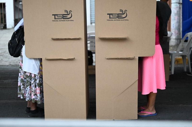 Elecciones municipales en El Salvador: comienza recuento de votos
